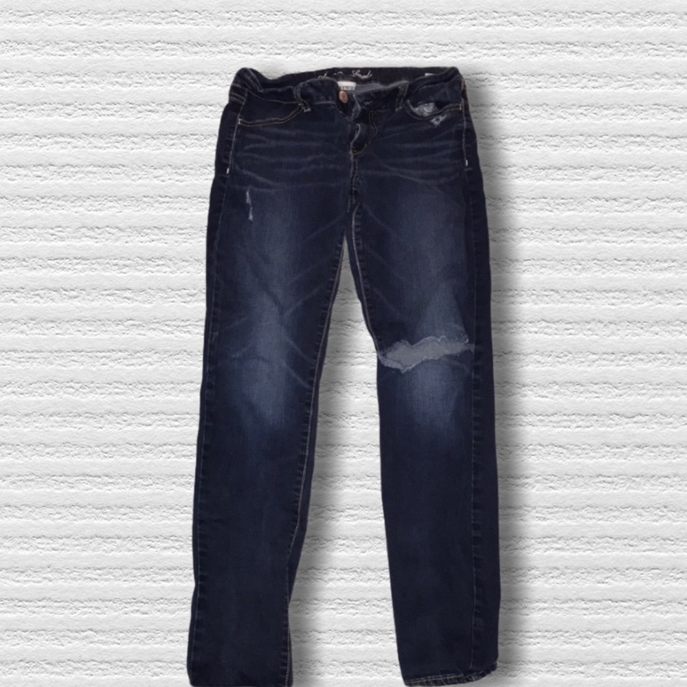 American Eagle Super Stretch Ripped Jeans Size 8